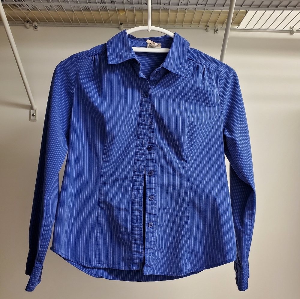 Womems long sleeve button up shirt